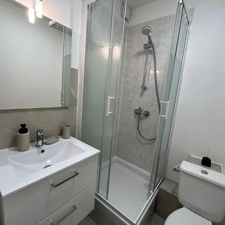 Amazonite, Proche Centre De Stationnement à Proximité Appartement *