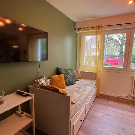 Amazonite, Proche Centre De Stationnement à Proximité Caen