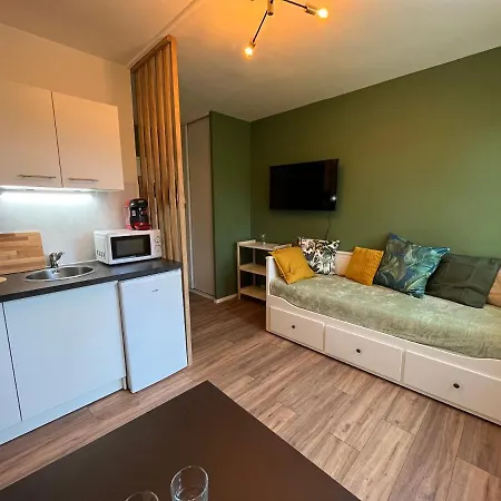 Amazonite, Proche Centre De Stationnement à Proximité