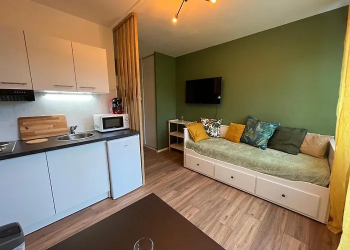 Amazonite, Proche Centre De Stationnement à Proximité